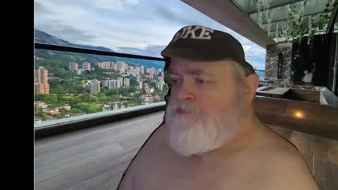 Snapshot of bear4muscle chatting on 12-07-24, 09:11 Dookie online show from 12-07-24, 09:11