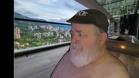 Snapshot of bear4muscle chatting on 12-08-24, 05:18 Dookie online show from 12-08-24, 05:18