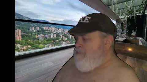 Snapshot of bear4muscle chatting on 12-08-24, 10:57 Dookie online show from 12-08-24, 10:57