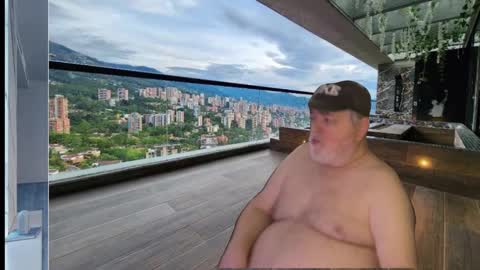 Snapshot of bear4muscle chatting on 01-10-25, 09:31 Dookie online show from 01-10-25, 09:31