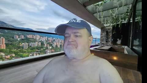 Snapshot of bear4muscle chatting on 10-19-25, 02:23 Dookie online show from 10-19-25, 02:23