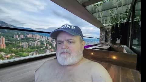 Snapshot of bear4muscle chatting on 11-16-25, 01:44 Dookie online show from 11-16-25, 01:44