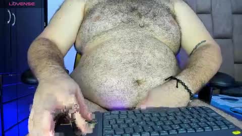 Snapshot of bear_big_ chatting on 04-20-26, 04:04 bigbearr online show from 04-20-26, 04:04