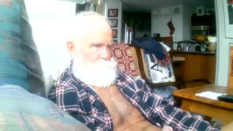 Snapshot of beardbushy chatting on 03-04-25, 07:43 beardbushy online show from 03-04-25, 07:43