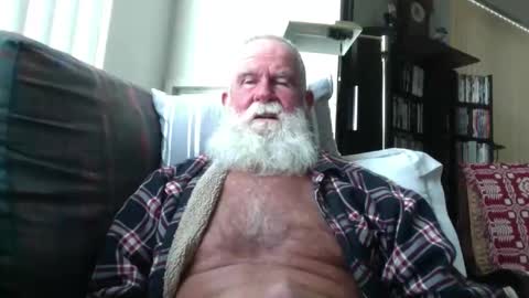 Snapshot of beardbushy chatting on 05-17-26, 03:41 beardbushy online show from 05-17-26, 03:41