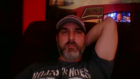 Snapshot of beardedambition chatting on 09-10-25, 09:15 beardedambition online show from 09-10-25, 09:15