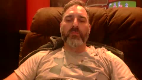 Snapshot of beardedambition chatting on 10-13-25, 02:11 beardedambition online show from 10-13-25, 02:11