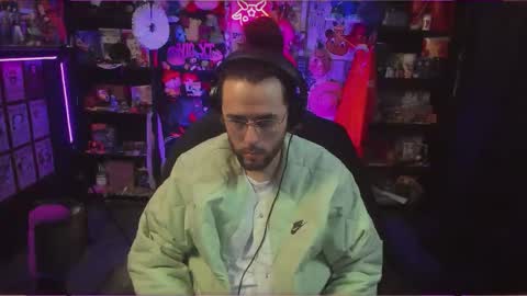 Snapshot of beastbxy chatting on 10-15-25, 01:06 beast bxy online show from 10-15-25, 01:06