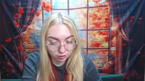 BeatriceFlyy online show from 11-18-25, 04:11