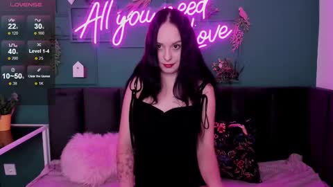 Snapshot of beatricereeves chatting on 12-09-24, 01:29 Beatrice 3 online show from 12-09-24, 01:29