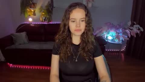 Snapshot of beatricewild chatting on 05-15-26, 12:23 BeatriceWild online show from 05-15-26, 12:23
