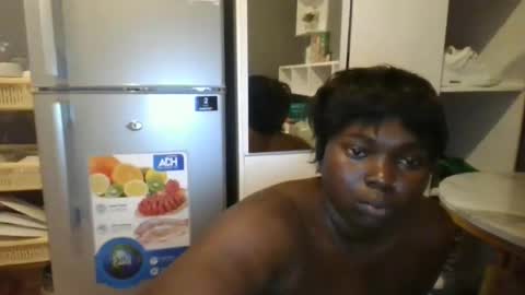 Snapshot of beautie699392 chatting on 02-10-25, 01:22 Lil stunner online show from 02-10-25, 01:22