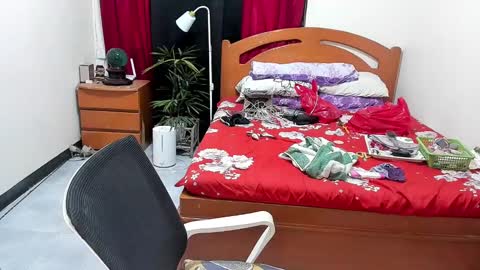 Queen Angela online show from 01-01-25, 05:43