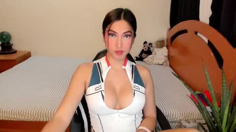 Queen Angela online show from 09-18-25, 10:39