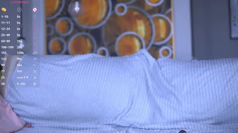 Snapshot of beauty_fuel chatting on 09-21-25, 06:26 Polly online show from 09-21-25, 06:26