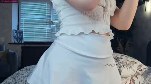 Nicole online show from 02-19-25, 09:50