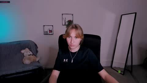 Snapshot of beauty_ginger chatting on 09-11-25, 12:27 beauty_ginger online show from 09-11-25, 12:27