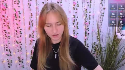 Snapshot of beauty_ginger chatting on 09-18-25, 01:02 beauty_ginger online show from 09-18-25, 01:02