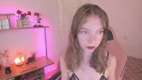 Snapshot of beautyeliise chatting on 10-13-25, 08:36 Eliise online show from 10-13-25, 08:36