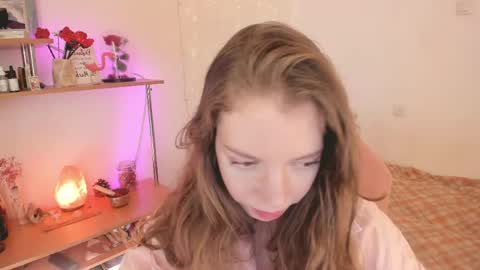 Snapshot of beautyeliise chatting on 05-22-26, 02:12 Eliise online show from 05-22-26, 02:12