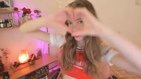 Snapshot of beautyeliise chatting on 06-22-26, 08:11 Eliise online show from 06-22-26, 08:11