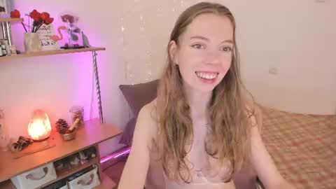 Snapshot of beautyeliise chatting on 07-27-26, 08:10 Eliise online show from 07-27-26, 08:10