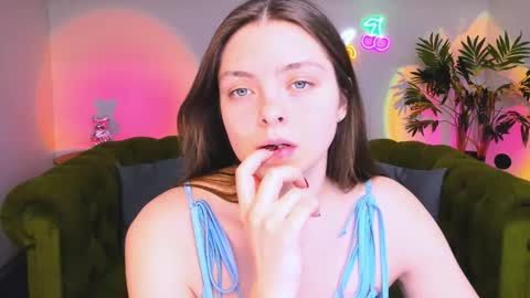 Gloria online show from 11-17-25, 01:17