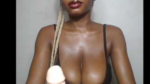 Snapshot of beautyslut1 chatting on 05-01-26, 04:44 beautyslut1 online show from 05-01-26, 04:44