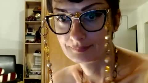 Snapshot of bebacksooon chatting on 06-29-26, 07:47 Raluca online show from 06-29-26, 07:47
