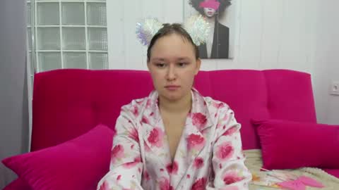 Snapshot of bebe_molly chatting on 07-25-26, 08:34 bebe_molly online show from 07-25-26, 08:34