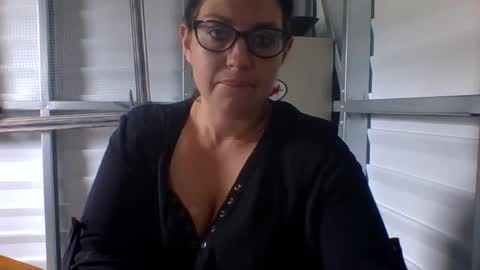 Snapshot of beccabee37 chatting on 03-25-26, 04:24 beccabee37 online show from 03-25-26, 04:24