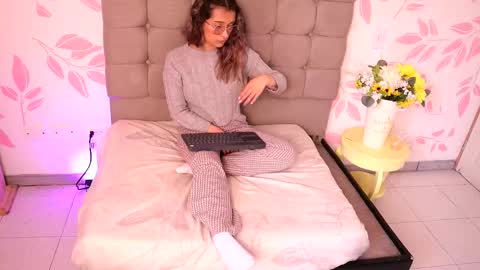 beccamilanni online show from 11-07-25, 02:28