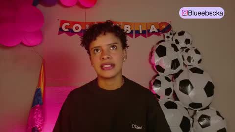 Snapshot of beckablue chatting on 06-25-26, 01:37 Beecckkkaaa online show from 06-25-26, 01:37