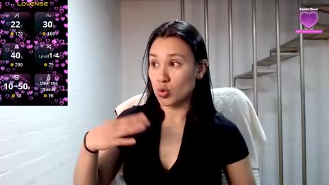 Daniela online show from 11-17-25, 01:44