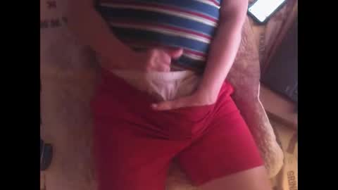 Snapshot of bedwetboy chatting on 12-26-24, 01:32 Bedwetboys online show from 12-26-24, 01:32