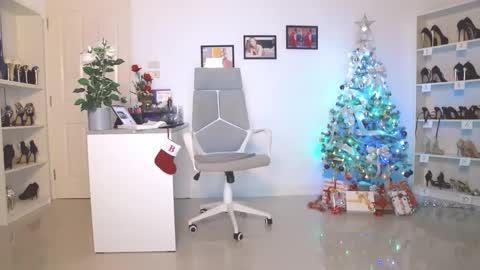 Bee if you ever see the girl who can take 12 inch all the way inside the ass try me online show from 12-18-24, 04:31