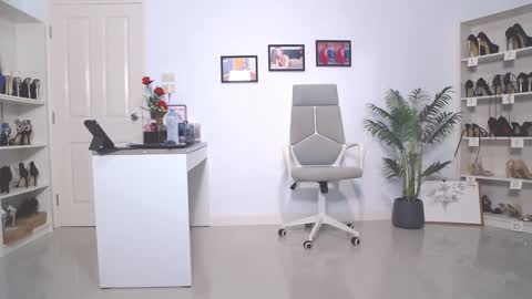 Bee if you ever see the girl who can take 12 inch all the way inside the ass try me online show from 02-17-25, 03:36