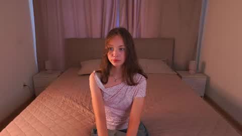 Snapshot of beemaier chatting on 07-26-26, 04:09 Liana online show from 07-26-26, 04:09