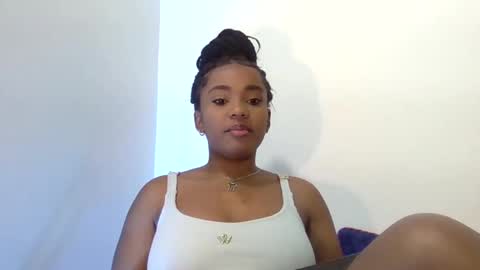 Snapshot of behla_rouseh chatting on 03-09-25, 10:41 Behla Rouseh online show from 03-09-25, 10:41