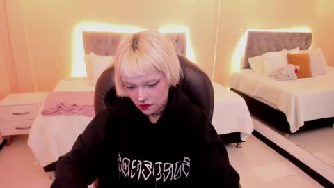 Snapshot of bela_craxkerr chatting on 04-24-26, 01:57 Bela online show from 04-24-26, 01:57