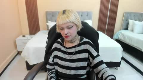 Snapshot of bela_craxkerr chatting on 04-25-26, 01:03 Bela online show from 04-25-26, 01:03