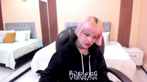 Snapshot of bela_craxkerr chatting on 05-07-26, 01:05 Bela online show from 05-07-26, 01:05