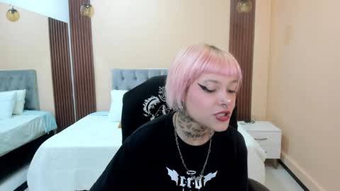 Snapshot of bela_craxkerr chatting on 05-08-26, 11:59 Bela online show from 05-08-26, 11:59