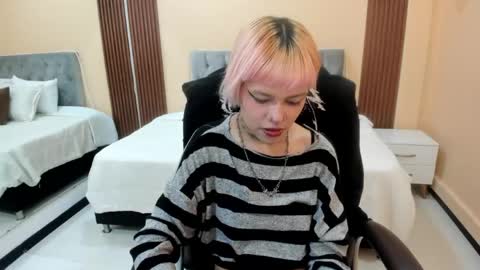 Snapshot of bela_craxkerr chatting on 05-15-26, 01:07 Bela online show from 05-15-26, 01:07