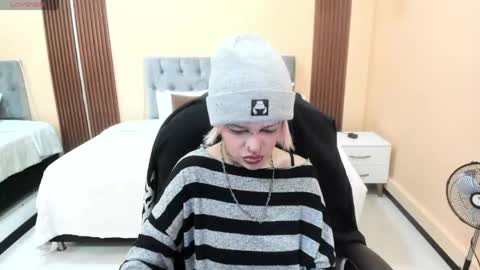 Snapshot of bela_craxkerr chatting on 05-23-26, 01:04 Bela online show from 05-23-26, 01:04
