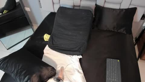 Bella online show from 12-14-25, 03:56