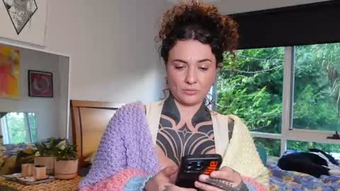 Snapshot of belen_osqura chatting on 06-25-26, 05:34 Alt Aussie online show from 06-25-26, 05:34