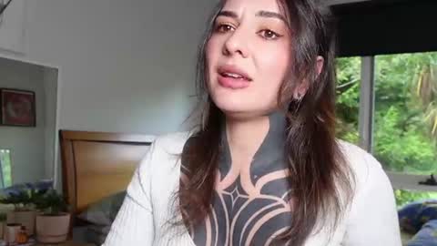 Snapshot of belen_osqura chatting on 06-29-26, 05:03 Alt Aussie online show from 06-29-26, 05:03