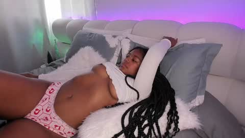 Snapshot of belkis_mills chatting on 12-18-24, 02:06 Belkis online show from 12-18-24, 02:06