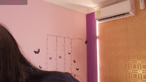 bella19   online show from 10-30-25, 09:04